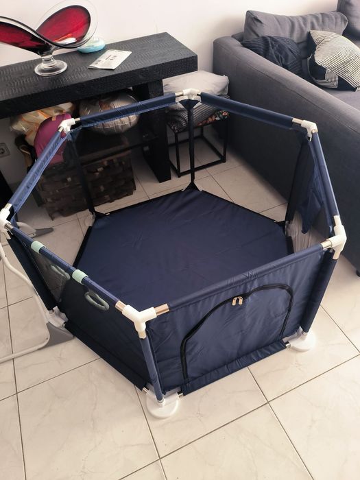 Cercado bebê muito novo