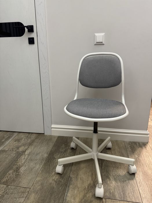 Продам стілець на колесах ikea (ікея)