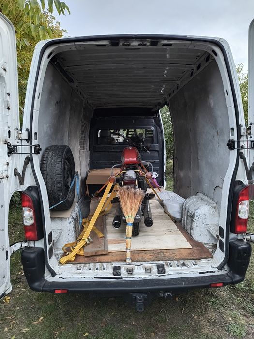 Вантажні перевезення бусом Рено Мастер