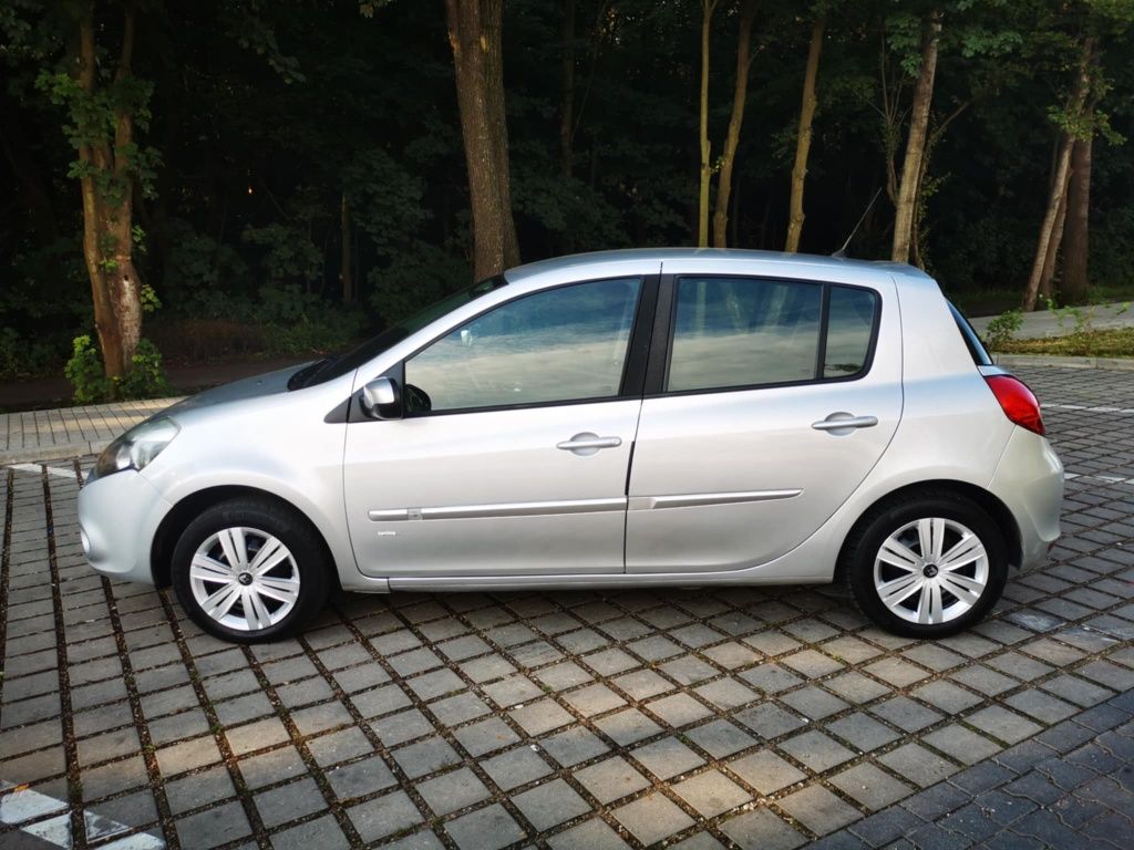 Renault Cliio: P. Rej 2012 rok:  SALON POLSKA;  1,2 benzyna 75 km.