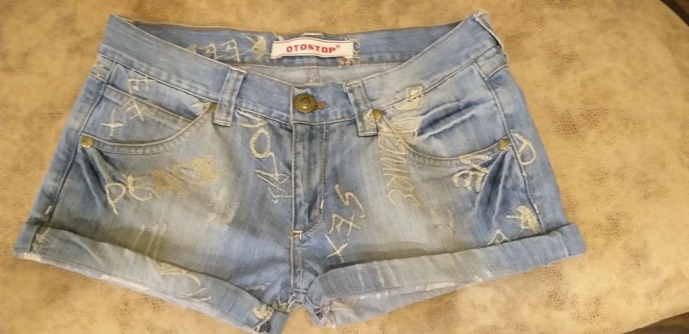 Шорты джинсовые.