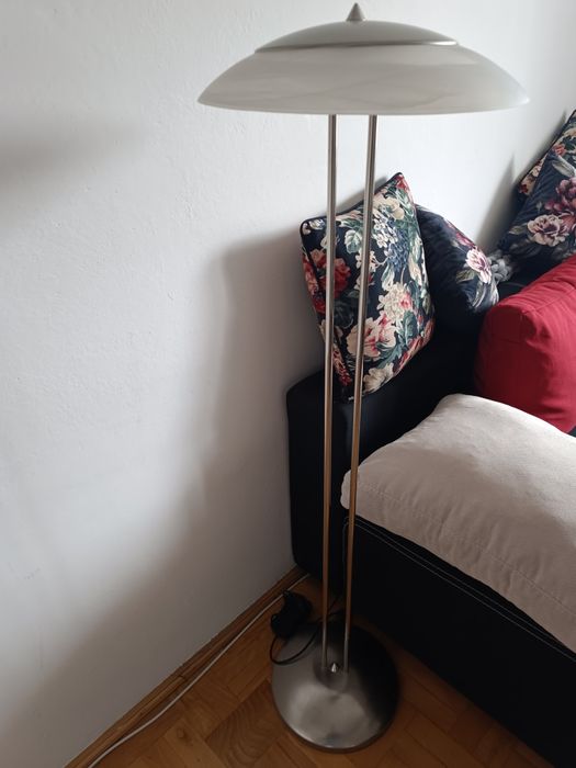 Lampa pokojowa stojąca