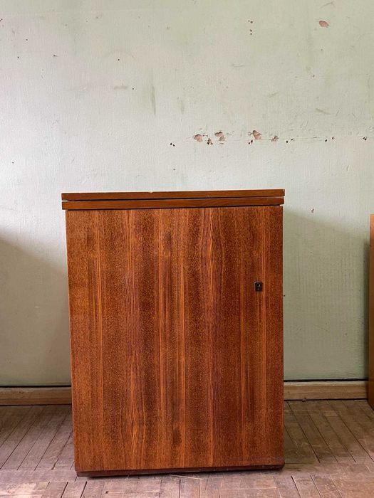 Безкоштовно  віддам меблі