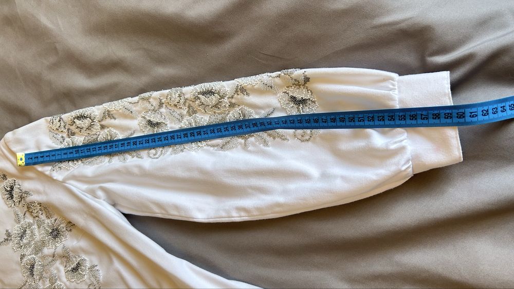 Вишита бісером блузка