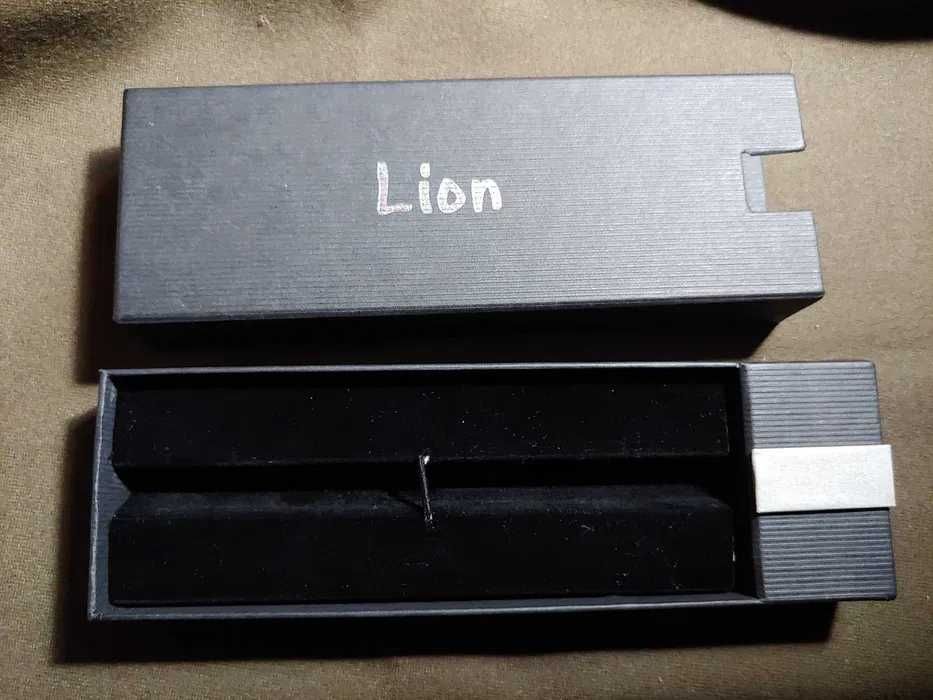 Продам гарний футляр для ручки Lion