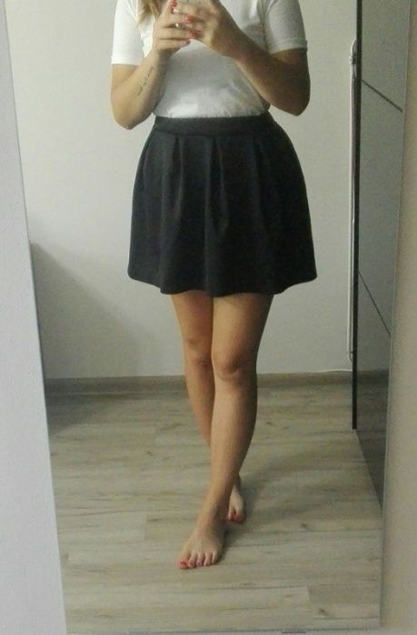 Spódniczka czarna rozkloszowana