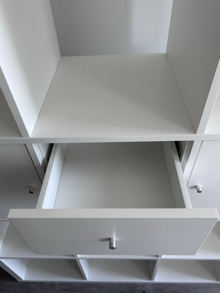 Biały regał KALLAX z Ikea