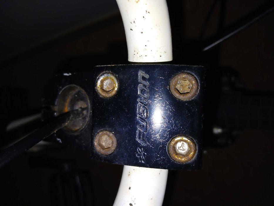 BMX usada, antiga. Peças de marca