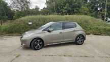 Peugeot 208 Peugeot 208 Allure 1.6 HDi 2012