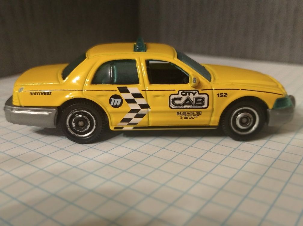 Масштабная (1:71) литая модель Ford Crown Victoria (Matchbox) 7,5 см