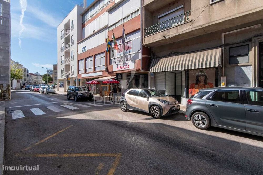 Loja para serviços / comercio centro de Almada