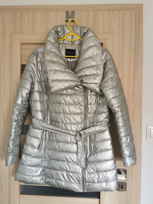 Piękna srebrna kurtka pikowana puchowa Mohito