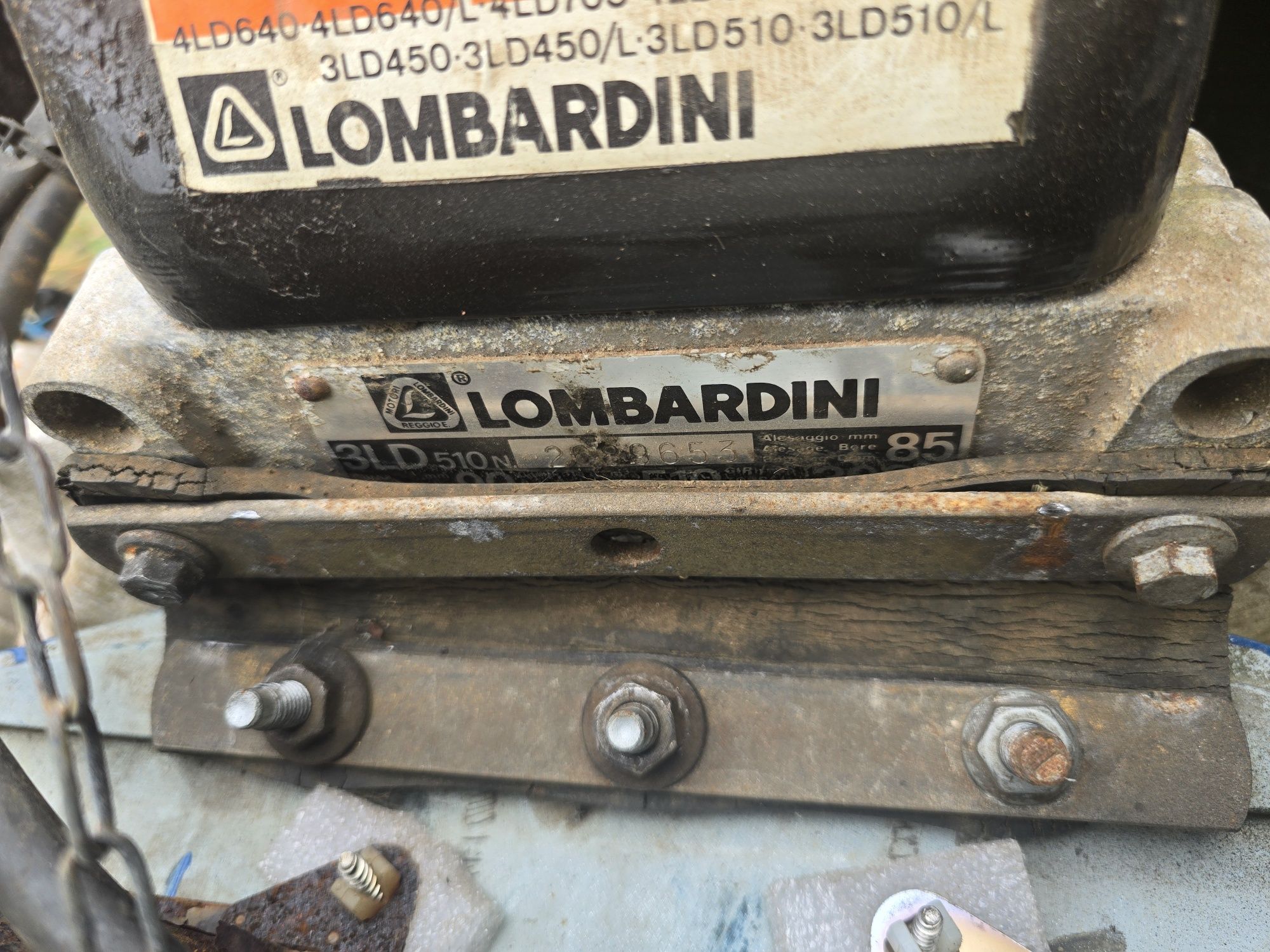 Trator Lombardini com arranque elétrico