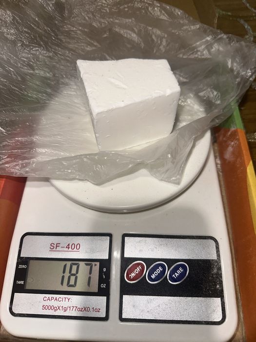 Біла та прозора основа для мила