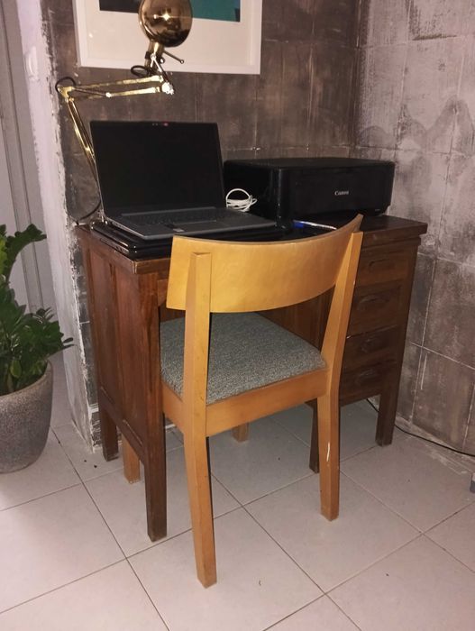 Secretária em madeira maciça