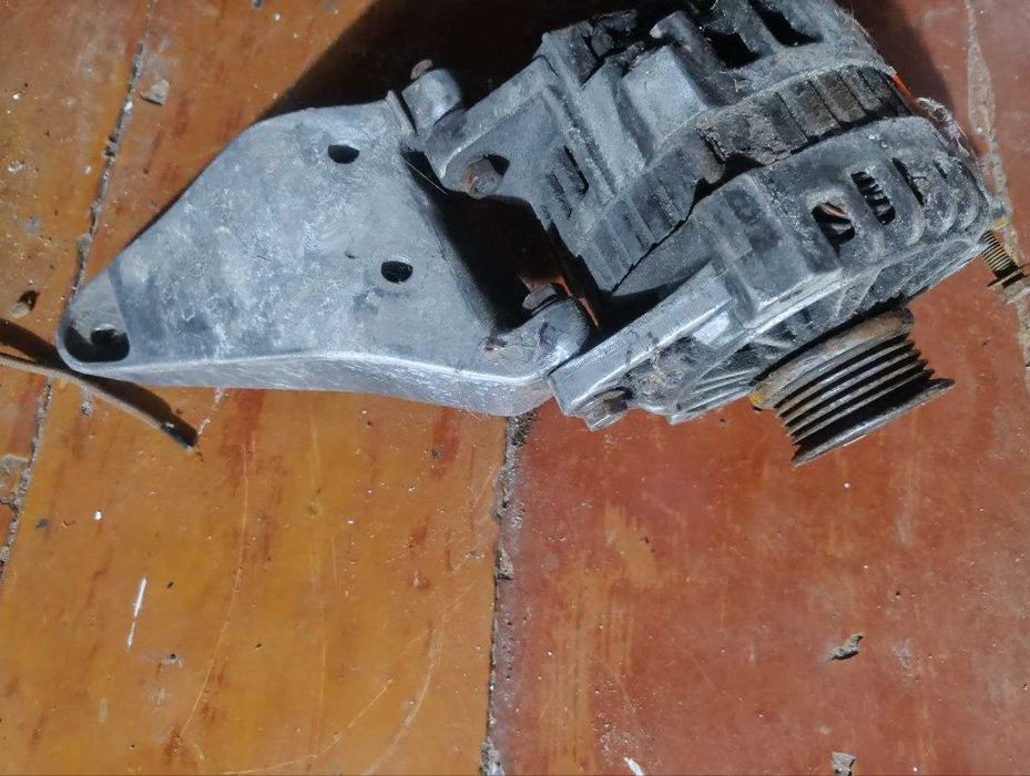 Кронштейн генератора Daewoo GM Chevrolet 96352550