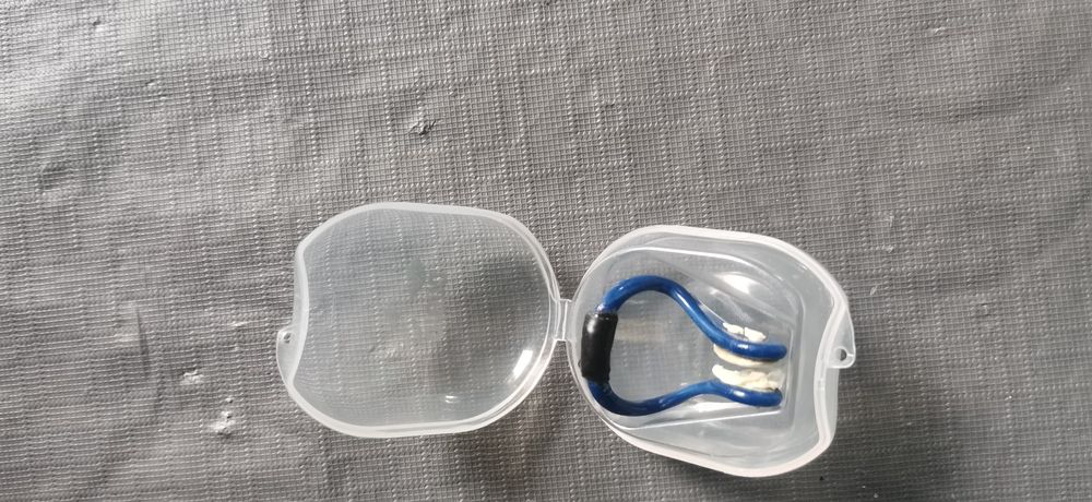 Nosek pływacki klejony