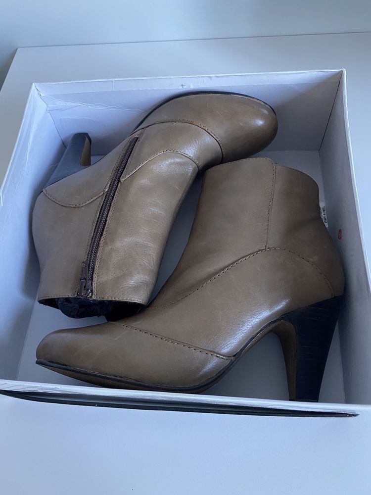 Продам новые кожаные ботинки фирмы Вата(весна-осень) размер 39