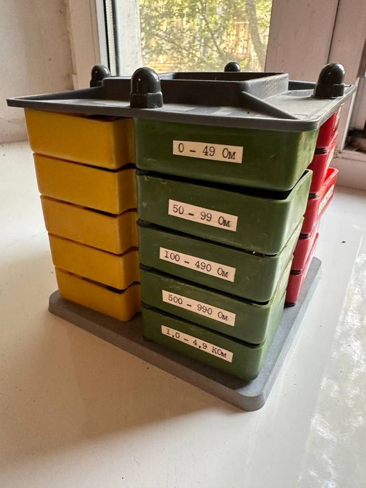 200 шт. Резисторы, конденсаторы СССР