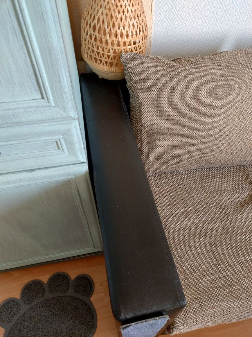 Rozkładana sofa z pojemnikiem dwuosobowa 220x84
