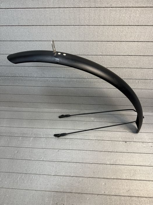 Крило переднє 28 пластик