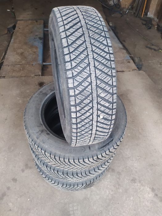 Komplet opon całorocznych 185/65 R15
