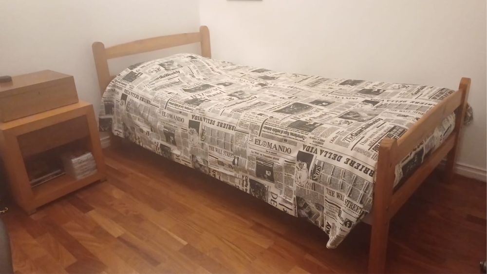 Cama solteiro em madeira
