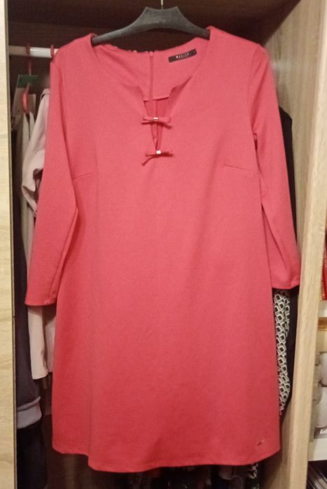 Malinowa sukienka rozmiar L 40