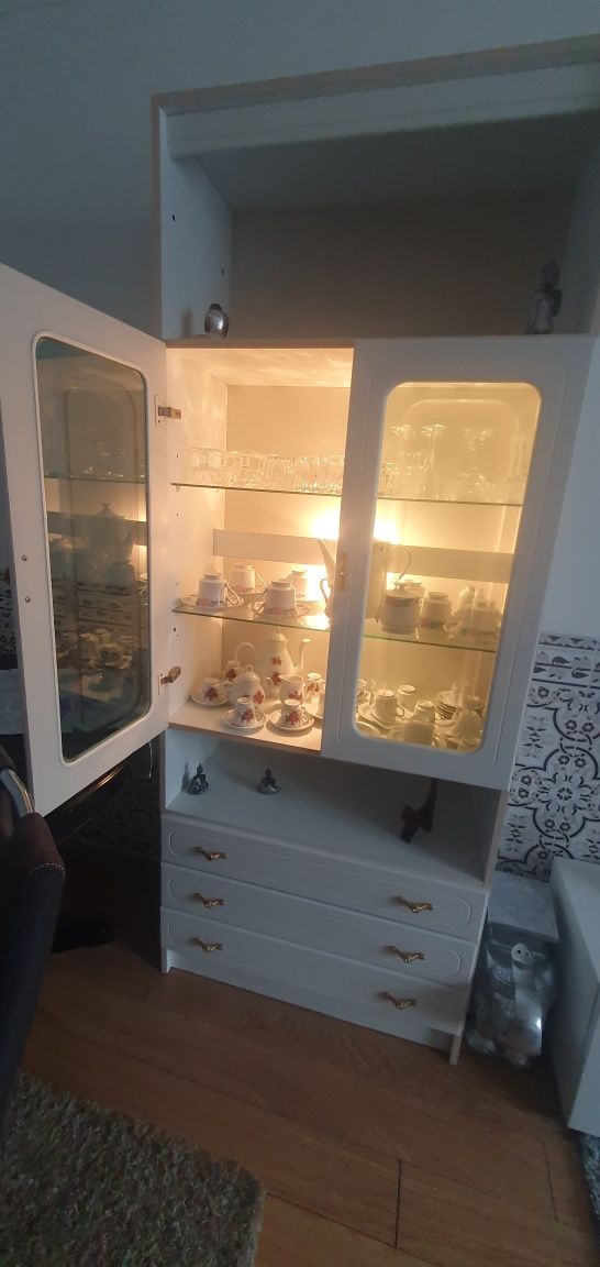 Aparador branco de sala ou cozinha com luz e 3 gavetas