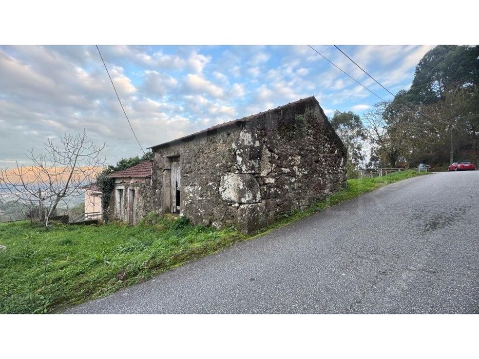 Moradia em ruína em S. Julião, Valença