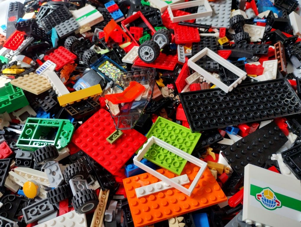 LEGO 2 kg. mix oryginalnych klocków pokazanych na zdjęciach