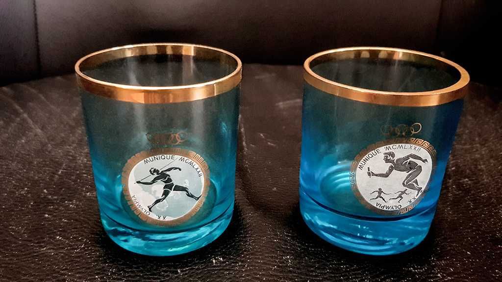 Par de copos vidro azul rebordo a ouro Jogos Olímpicos de Munique 1972