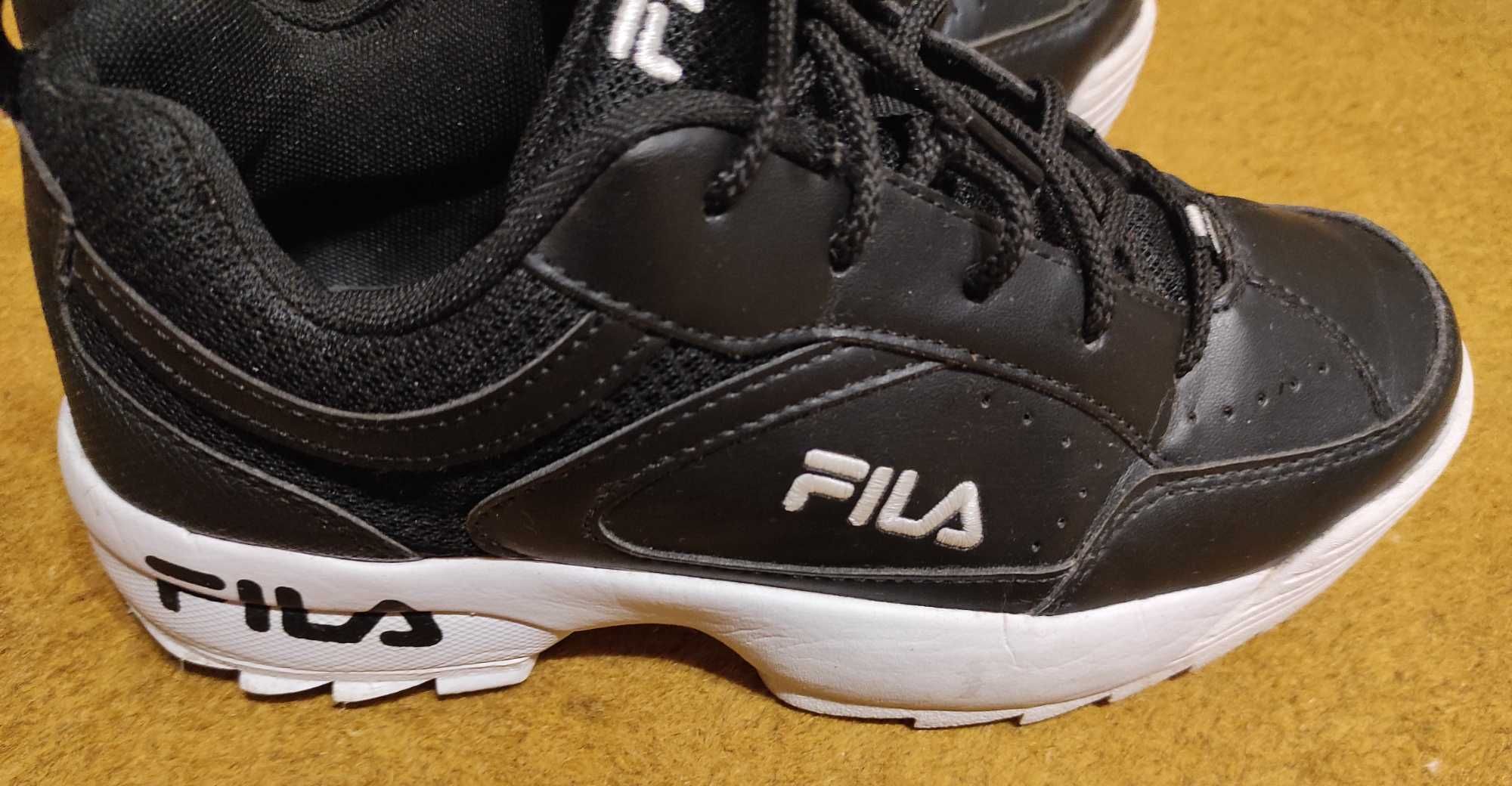 Оригинальные кроссовки FILA на ногу 24 см.