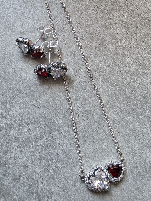 Komplet biżuterii Pandora naszyjnik i kolczyki z serduszkami