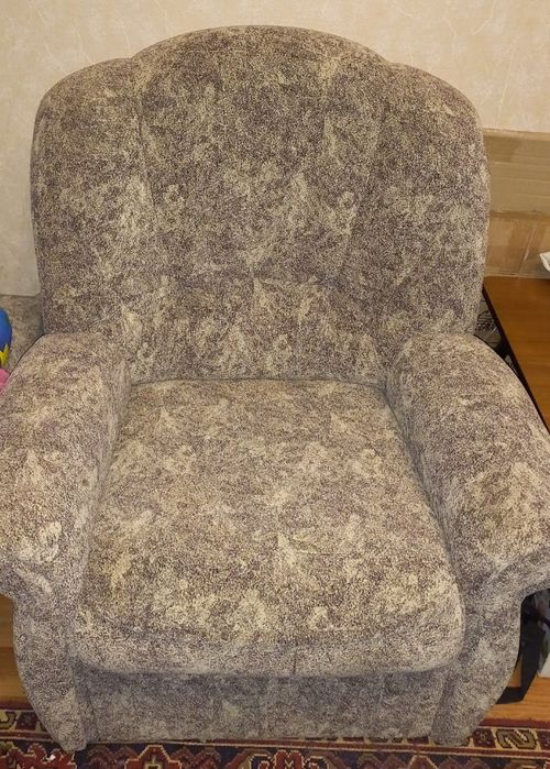 Гарне крісло з якісної тканини, стан ідеальний