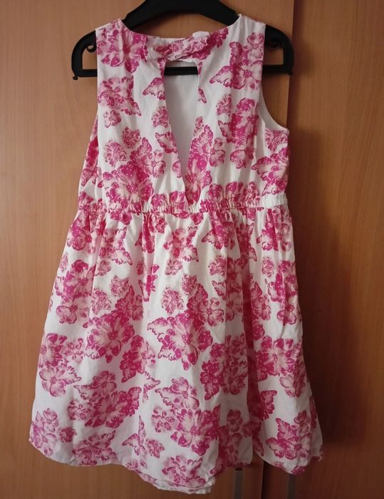 Sukienka w kwiatki dla dziewczynki Pepco, rozmiar 116.