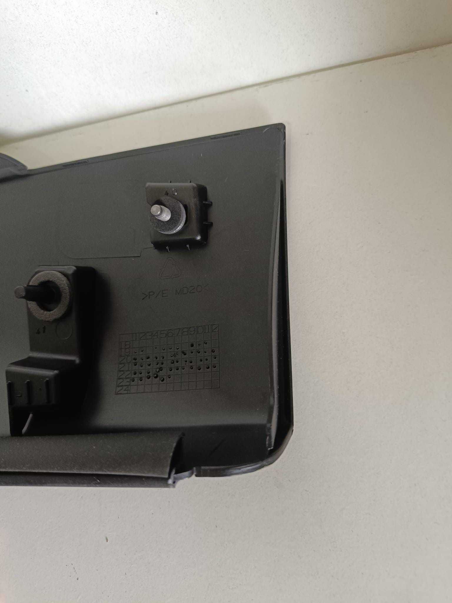 Friso Porta da frente lado esquerdo - Peugeot 2008 II  128018