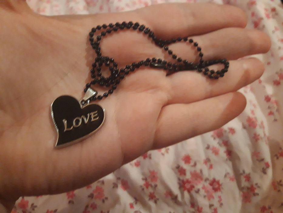 Украшение кулон подвеска в форме сердца с надписью LOVE чёрное подарок