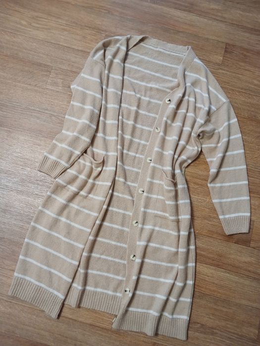 Жіночий теплий кардиган у смужку