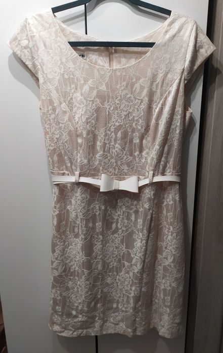 Koronkowa sukienka 48