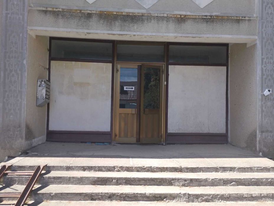 Нежитлові приміщення 78,3 м2, Чемерівці, вул. Франка 1/1