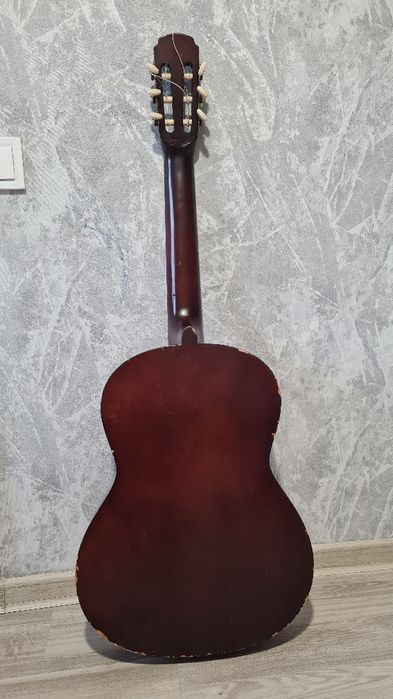 Гитара шестиструнка