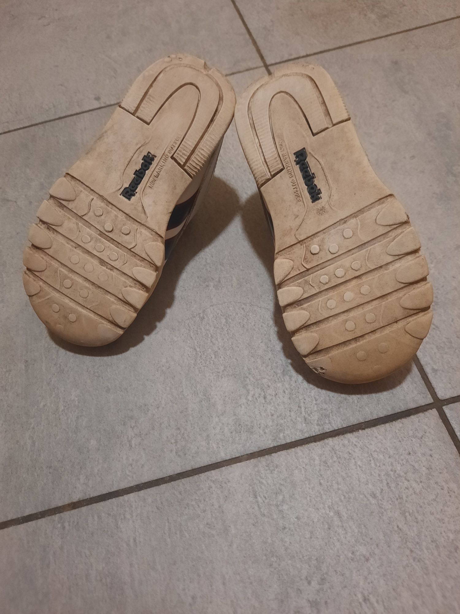 Buty skórzane Reebok na rzepy, rozmiar 26, wewnątrz 17cm