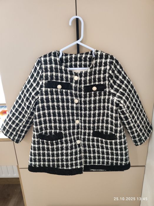 Пальто для дівчинки на зріст 120 см., 5-6 років, утеплене