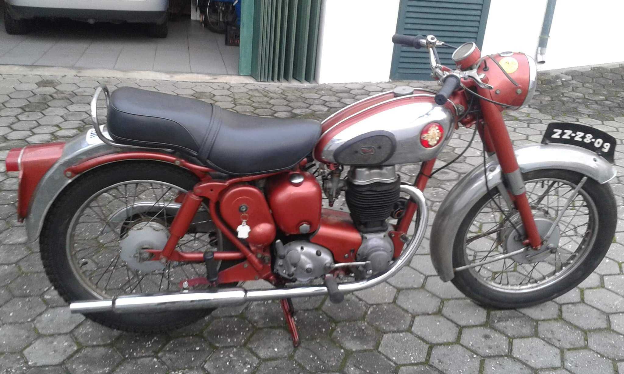 BSA C12 250cc 1957 .