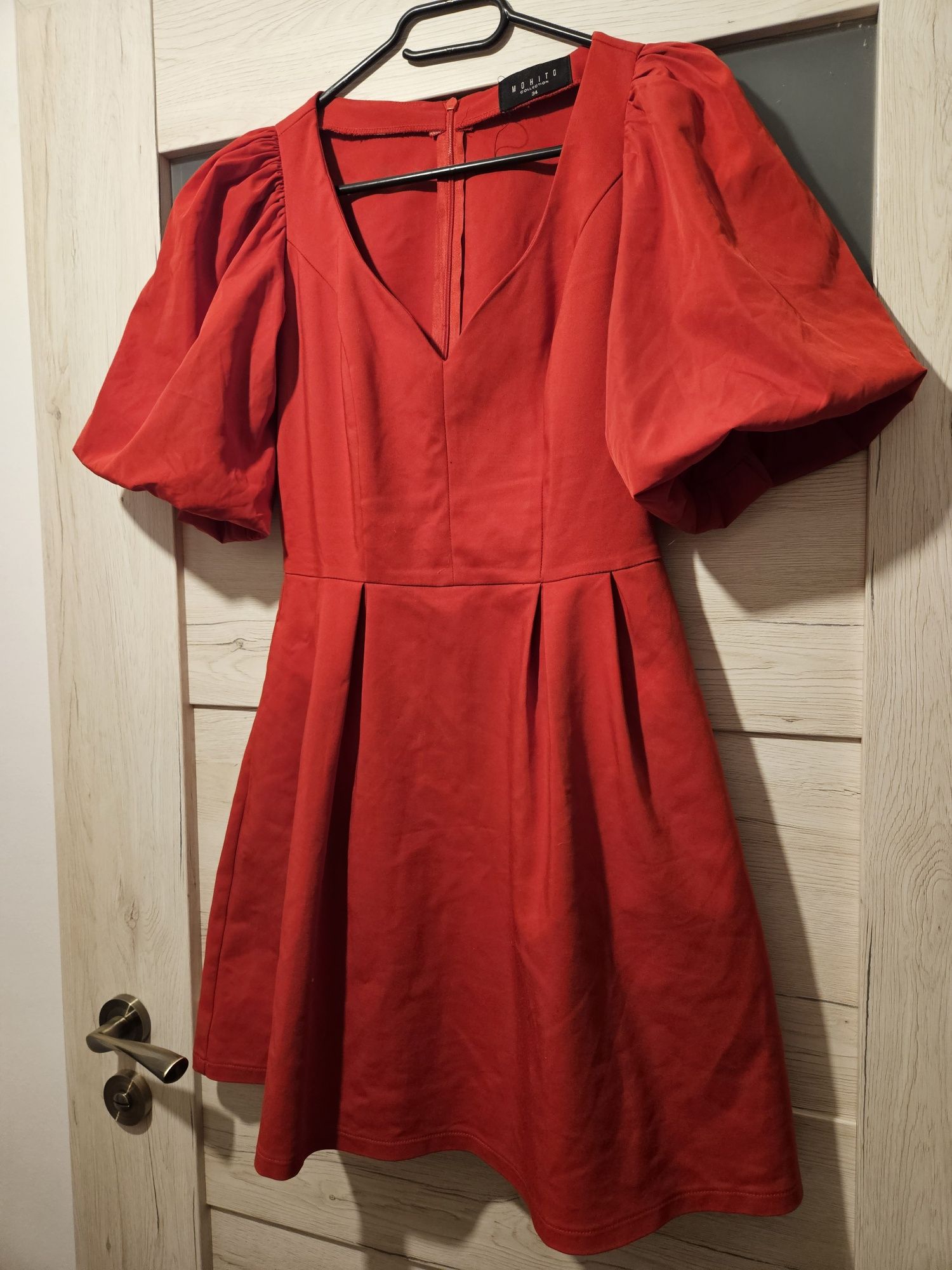 Czerwona sukienka z pufkami mini Mohito