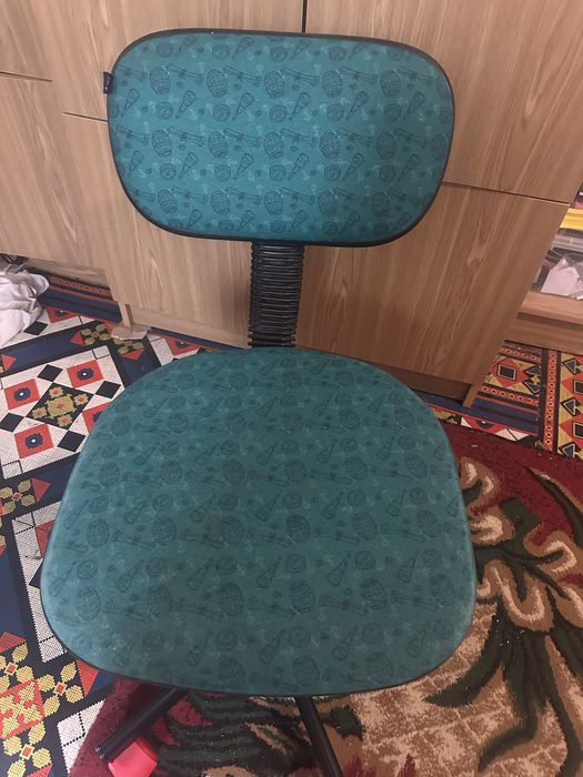 Письмовий стіл та крісло