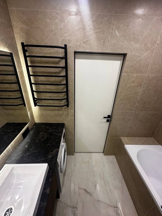 Продаж готової 1 км квартири біля парку та озера