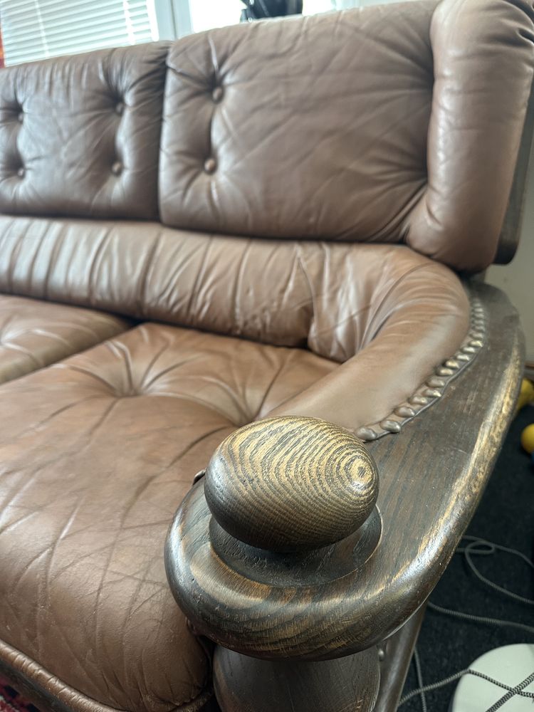 Sofa skórzana, dębowa rama – styl holenderski