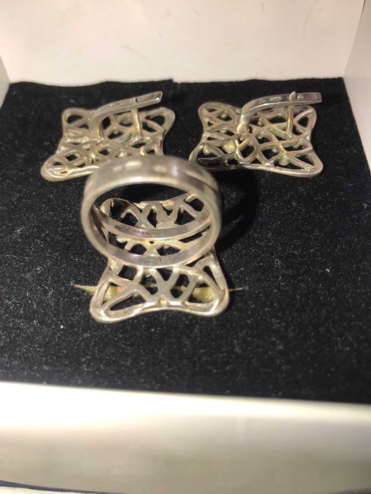 Редкий комплект - серебряные серьги и кольцо 16 размера вес 19 грамм